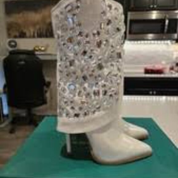 NIB- LAUREN LORRAINE WHITE EMBELLISHED COWBOY BOOTS - Picture 3 of 6
